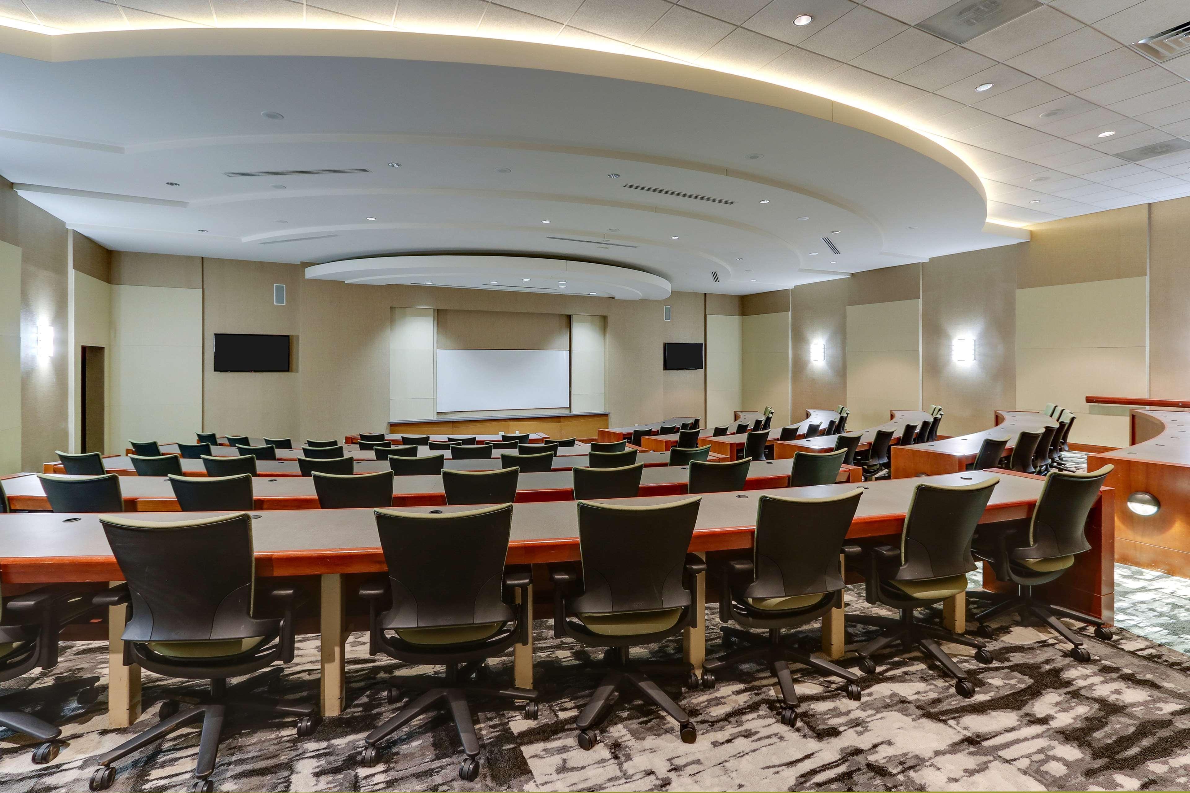 The Chattanoogan Hotel, Curio Collection By Hilton Hotel